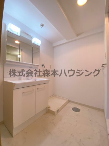 【洗面所】 | 　ラフィネ星田 | スペースが確保できる洗面所です