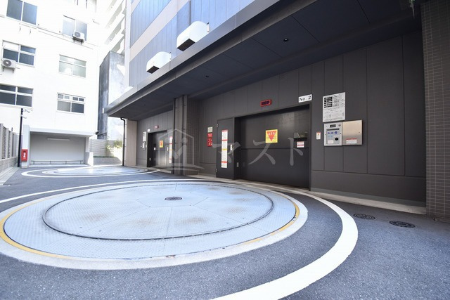 ブランズタワー大阪備後町の駐車場