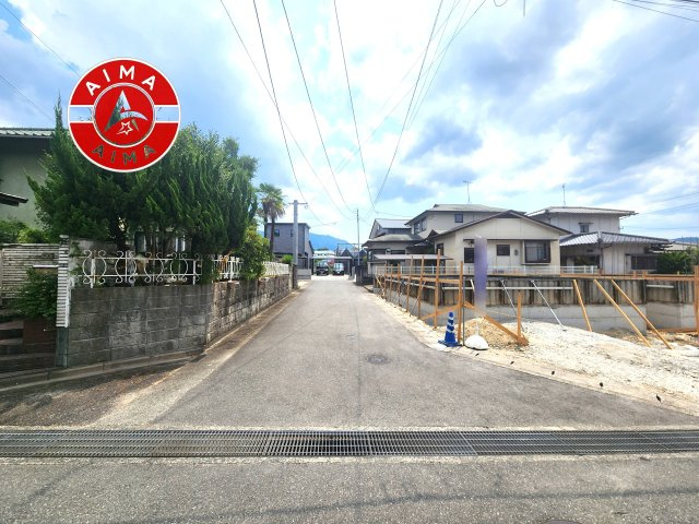 糟屋郡須恵町佐谷第2-2棟（1号棟）の外観|前面道路含む現地の写真です。