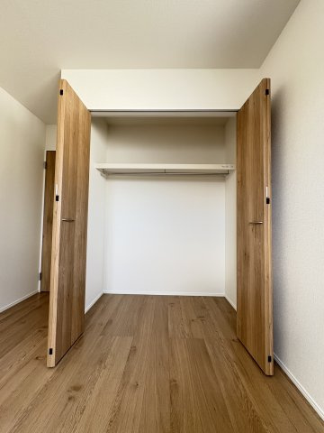 Bloom若松区浜町2丁目2期の収納|クローゼット付きで、居住空間を広く活用できます。