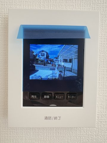 Bloom若松区浜町2丁目2期の防犯設備|モニター付きインターホンで、来訪者を確認でき安心です。
