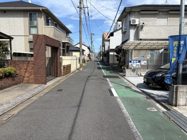 Bloom若松区浜町2丁目2期の前面道路含む現地写真|前面道路幅員約5.2メートルです