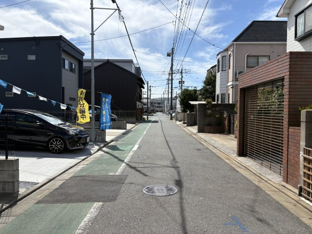 Bloom若松区浜町2丁目2期の前面道路含む現地写真|前面道路幅員約5.2メートルです