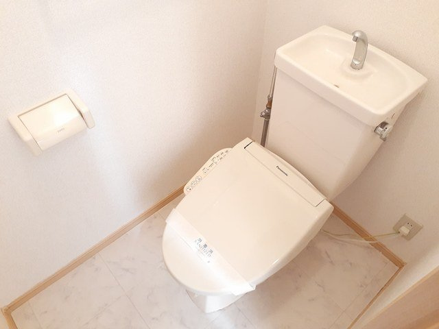 エルディム岡崎Ａのトイレ|落ち着いたトイレです
