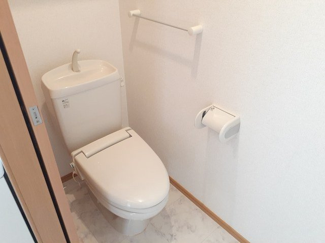 グレイスフルＢのトイレ|清潔感のあるトイレです
