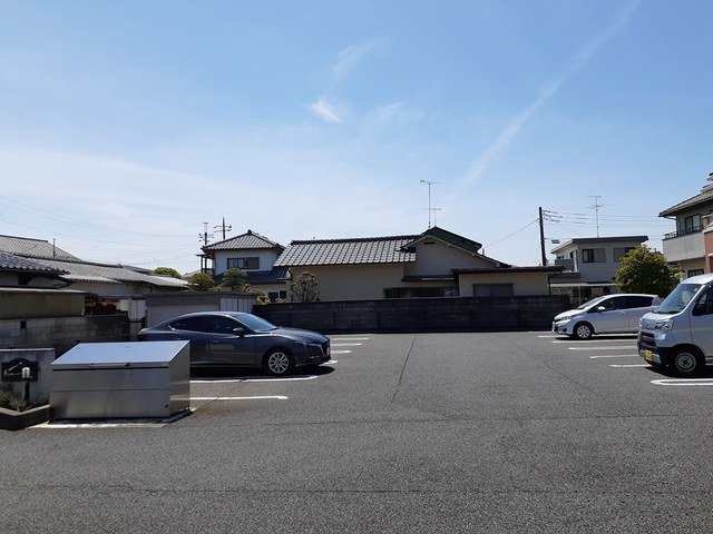 ファシネィション３１１９の駐車場|駐車スペースもあります