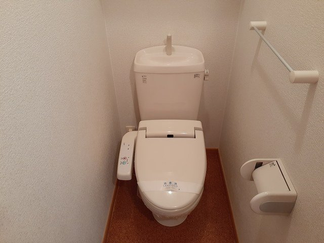 ファシネィション３１１９のトイレ|落ち着いた色調のトイレです