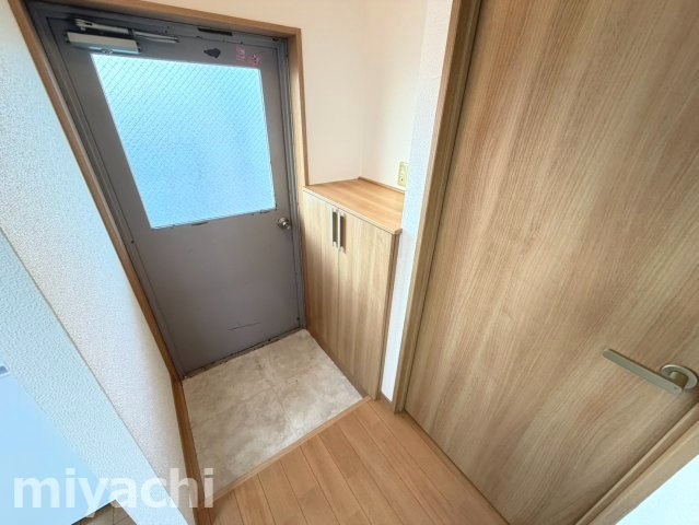 ロイヤルハイツの玄関