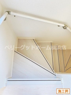 【内観：施工例】 | 横浜市泉区中田北3丁目　全1棟 | 同施工会社施工例（階段）