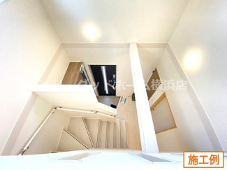 【内観：施工例】 | 横浜市泉区中田北3丁目　全1棟 | 同施工会社施工例（玄関吹抜）