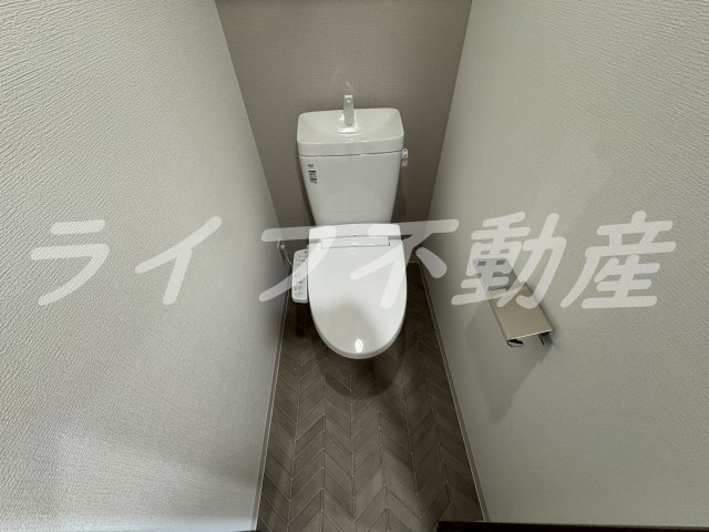 アドバンス大阪メルディアのトイレ|落ち着いた色調のトイレです