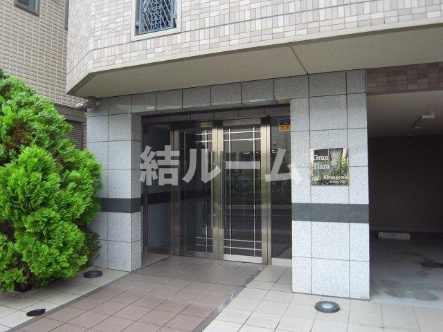 北区中里３丁目の賃貸マンションのエントランス