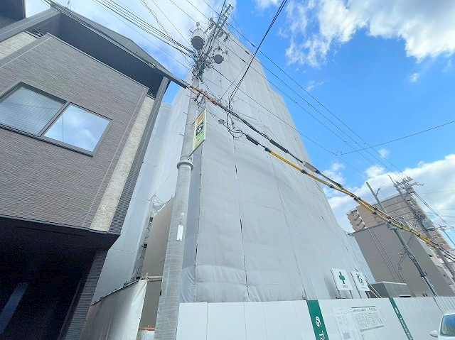 ラフィネール大阪十三のエントランス