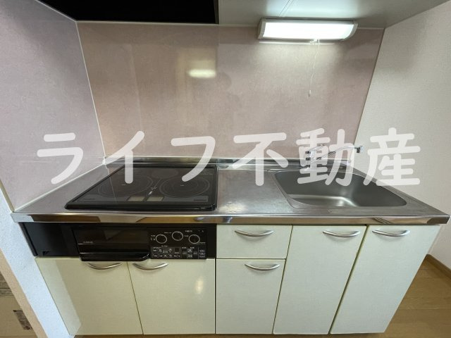 新深江池田マンションのキッチン|コンパクトなキッチンで掃除もラクラク