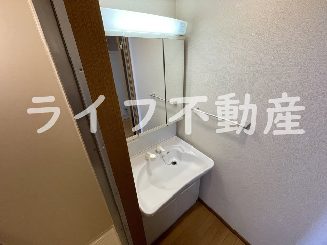 新深江池田マンションの独立洗面台|独立洗面化粧台が付いています
