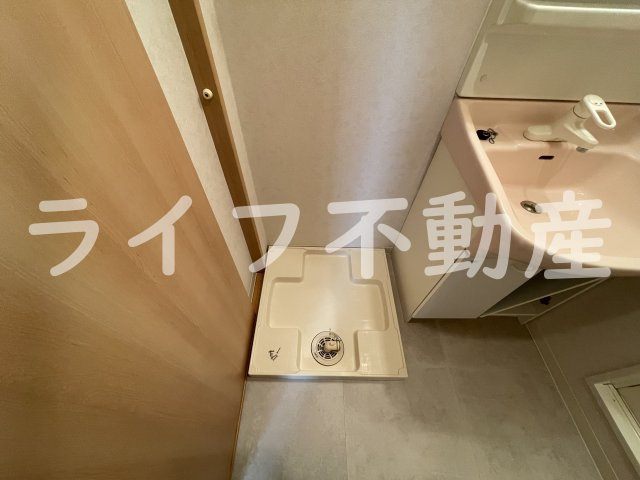 ラフィーネ今里の洗面所|ゆったりとスペースのある洗面所