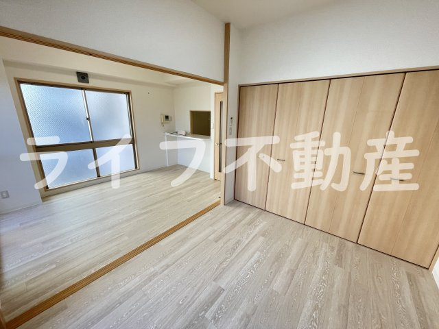 ラフィーネ今里の洋室|使い勝手のいい洋室です
