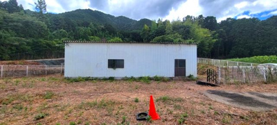 【外観】 | 丹波春日町平松土地 | 建物内倉庫　鉄骨造　113.6㎡