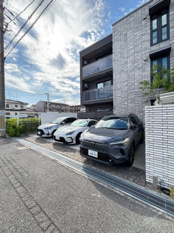 ジョリスヴニールの駐車場