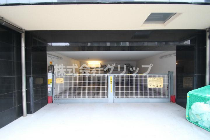 プレール・ドゥーク横浜WESTの駐車場