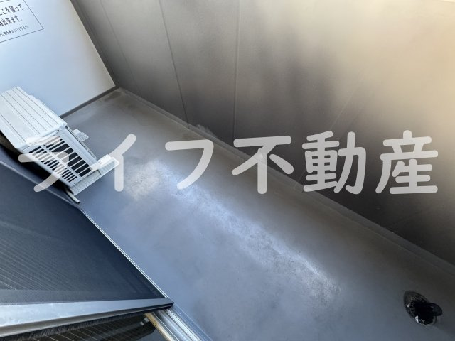 ミワパラディ荒本西のバルコニー|暖かな日差しのふりそそぐバルコニー