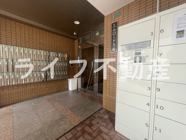 エムロード玉造のエントランス