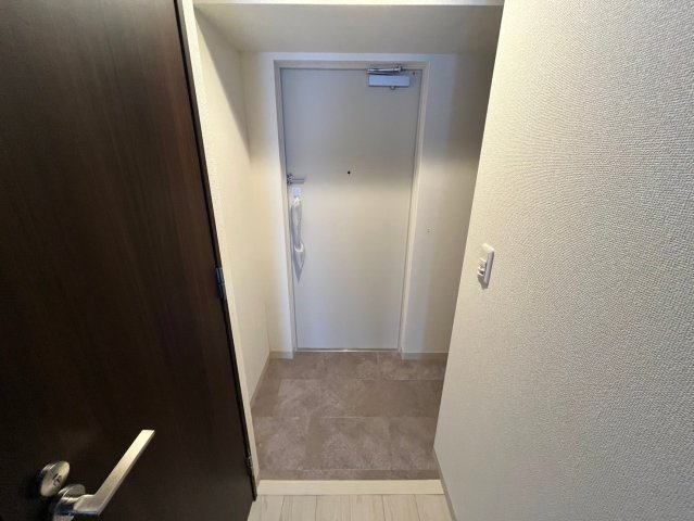 エステムコート大阪グラビティの玄関