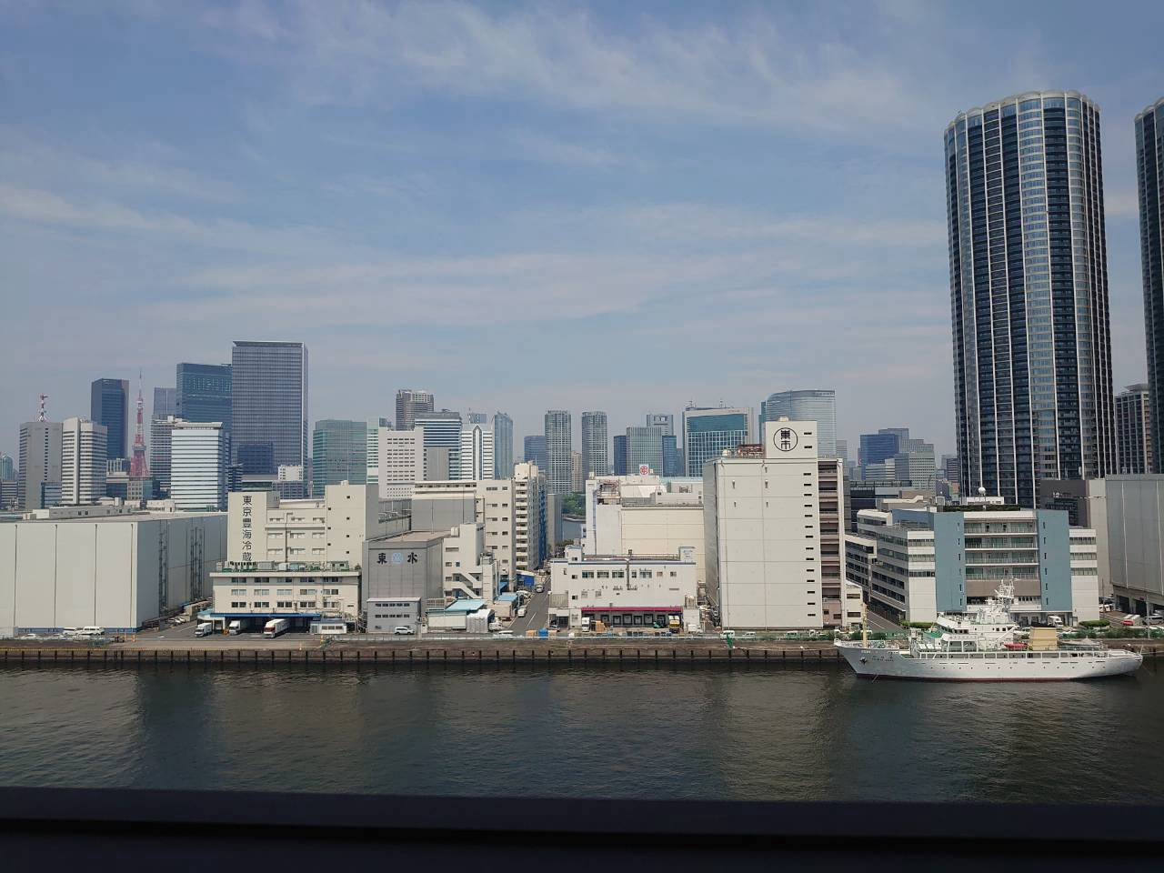 視界を遮るものがなく朝潮運河・東京タワーを望む開放的な眺望です