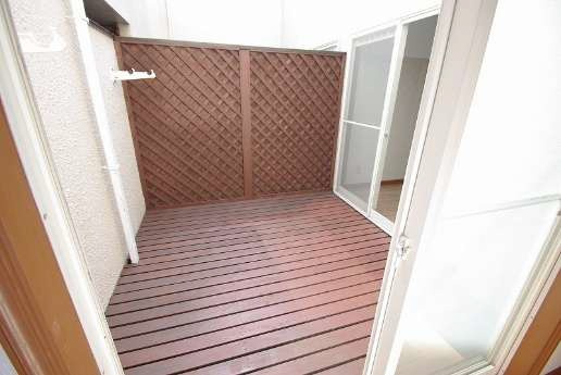 西宮市瓦林町のアパートのバルコニー