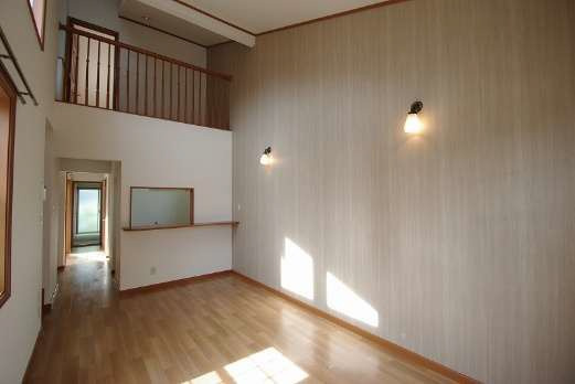 西宮市瓦林町のアパートの居間・リビング