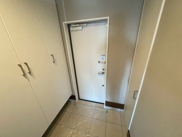 神戸市灘区上野通３丁目の一戸建ての玄関