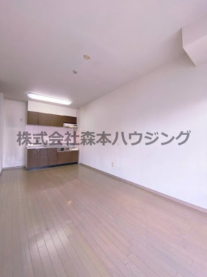 【居間・リビング】 | 　ラ・コンコルド | 広々としたリビングです
