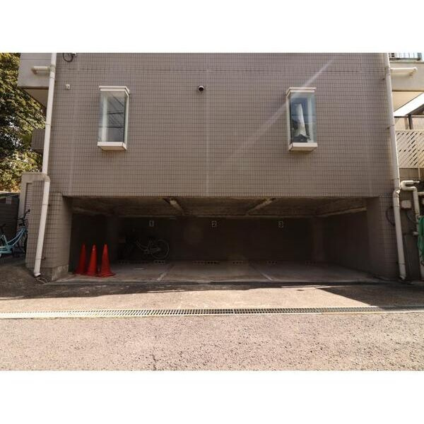 RHYTHM千里山の駐車場