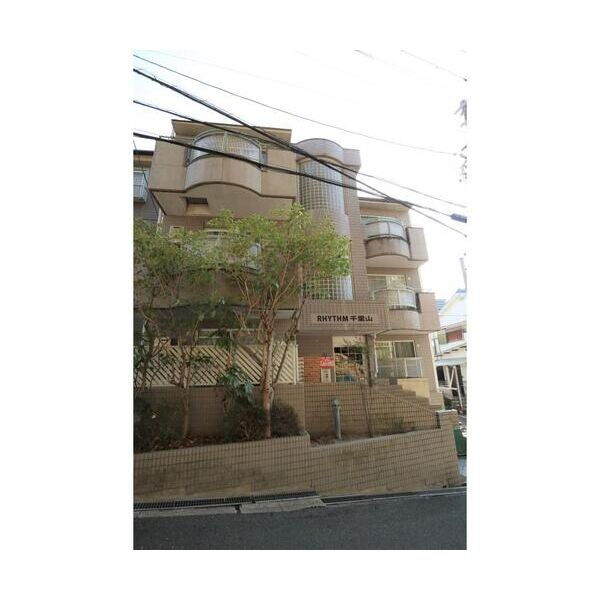 RHYTHM千里山の外観
