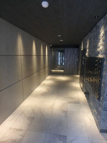 S-RESIDENCE駒込六義園のエントランス