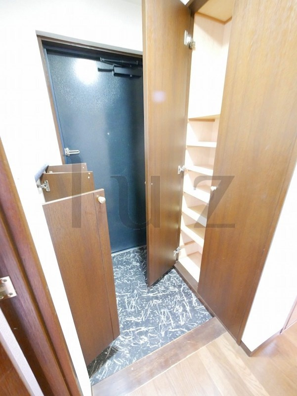 川崎市川崎区宮前町の賃貸マンションの玄関|綺麗な玄関スペース！