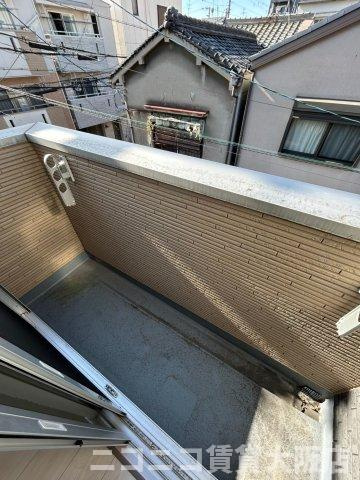 大阪市生野区林寺２丁目のアパートのバルコニー