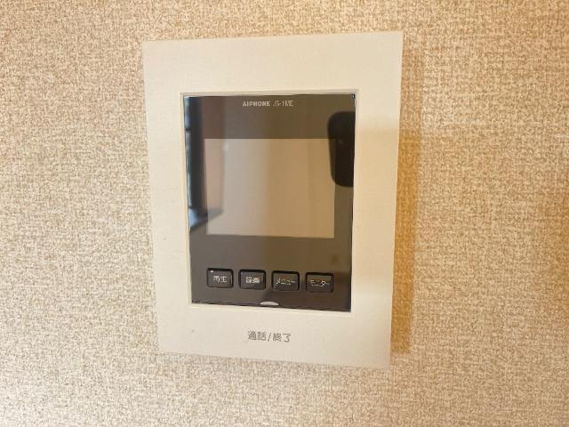 ロイヤルパインズＡ棟の内装|カメラ付インターホン