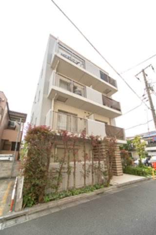 ベルヴュコート中野本町の外観