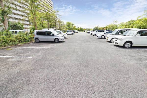 ビレッジハウス成田吾妻タワー1号棟の駐車場
