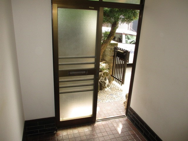 津山邸の玄関