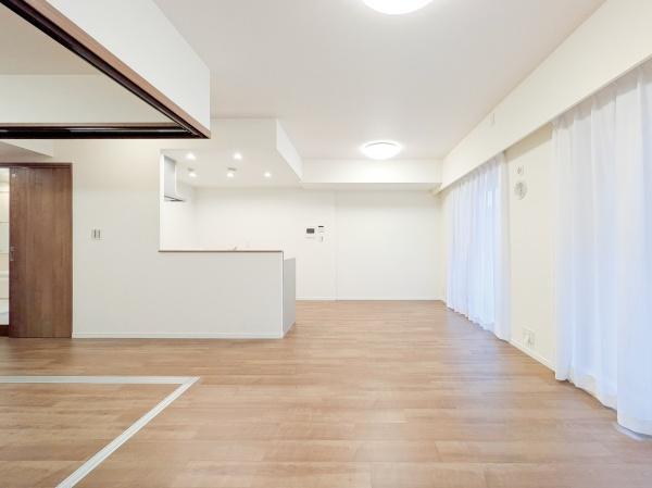 プライムコート磯子屏風ヶ浦の居間・リビング|自慢したくなるリビング！
形も良く家具の配置にも困りません。