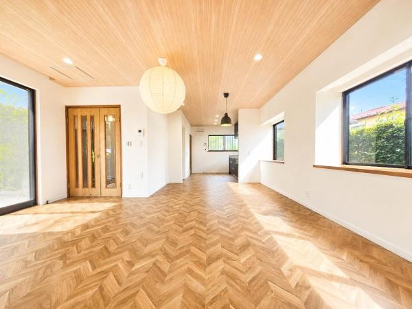 横浜市戸塚区汲沢町の中古一戸建の居間・リビング|自慢したくなるリビング！
形も良く家具の配置にも困りません。
