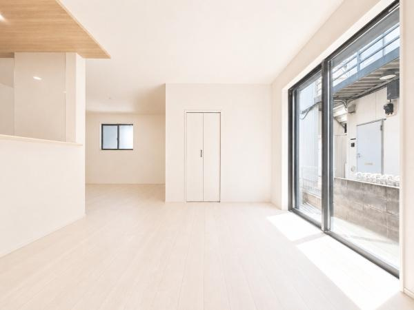 横浜市神奈川区神大寺１丁目の新築一戸建の居間・リビング|自慢したくなるリビング！
形も良く家具の配置にも困りません。