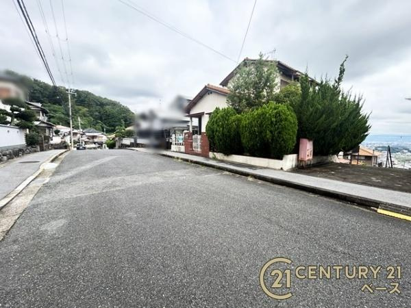 生駒郡三郷町城山台５丁目　一戸建の前面道路含む現地写真|■現地撮影写真■前面道路約９ｍと広々開放的です！