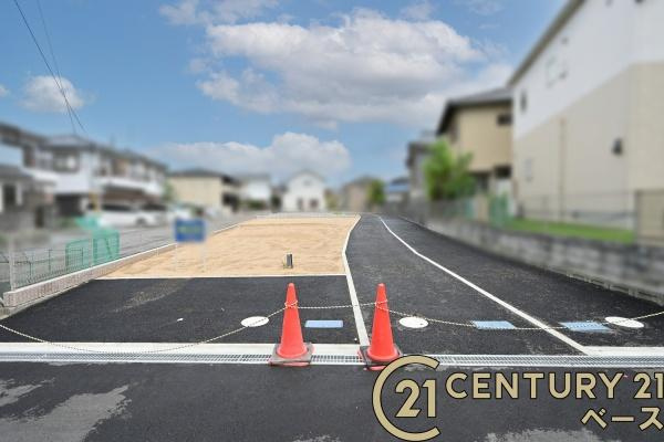 橿原市木原町　１号地　建築条件なし土地の前面道路含む現地写真|■現地撮影写真■前面道路約７ｍと広々開放的です！