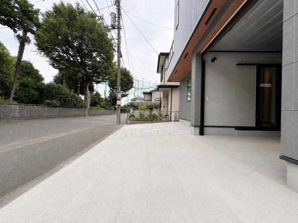 相模原市南区下溝の新築一戸建の駐車場|お車２台駐車可能です！
