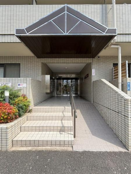 アクトピア金沢文庫のエントランス