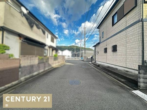 和歌山市紀三井寺　中古戸建の前面道路含む現地写真