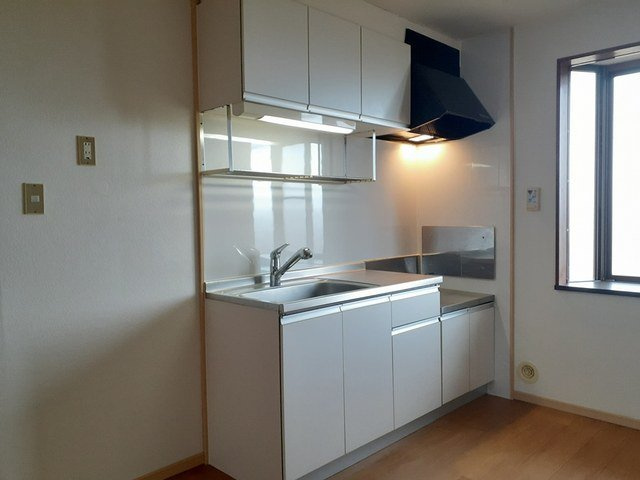 ハイフォーレストのキッチン|コンパクトなキッチンで掃除もラクラク